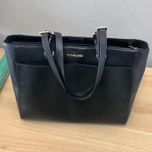 Like new used Michael Kors bag black